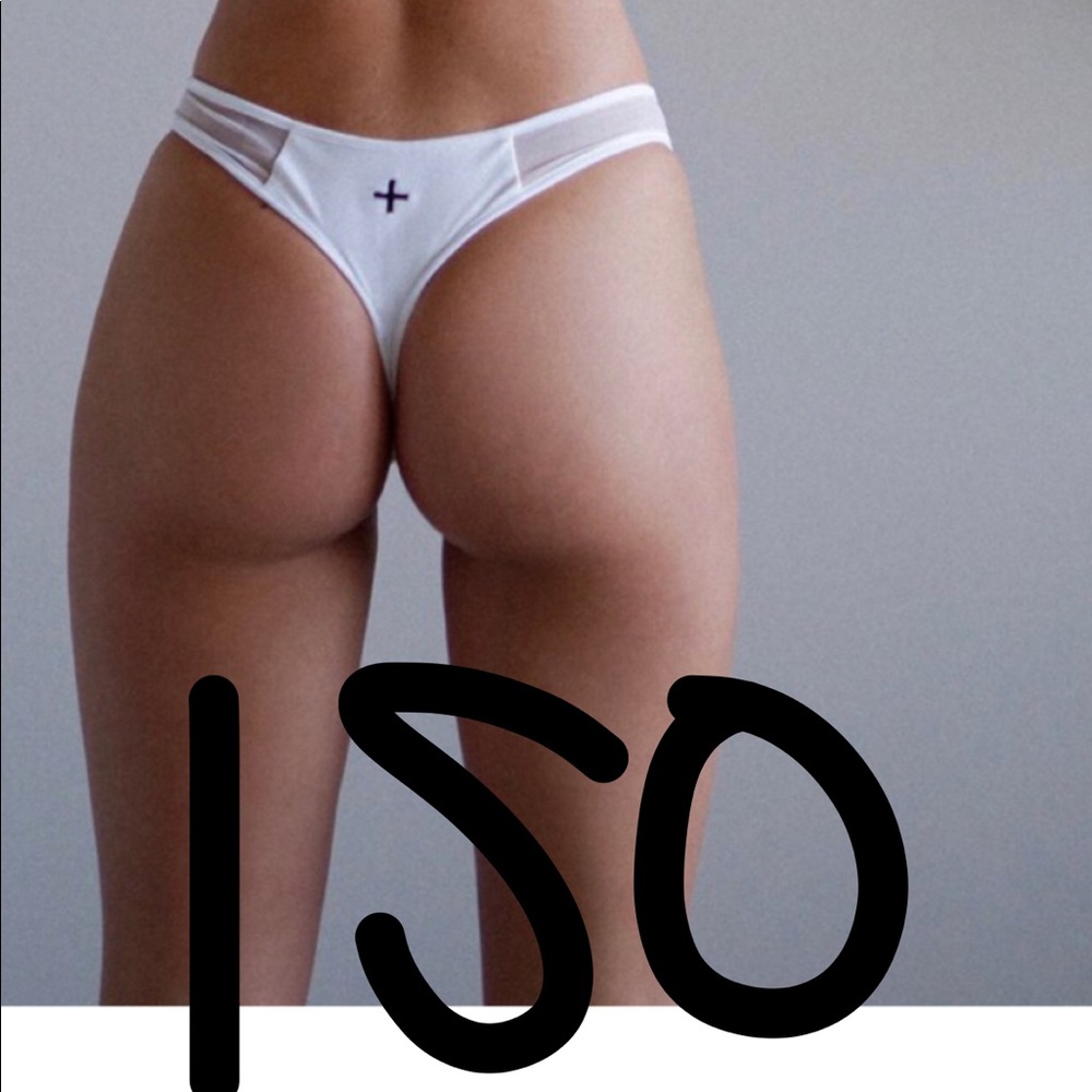 LOOKING FOR BROOKLYN BOTTOMS IN SIZE MEDIUM